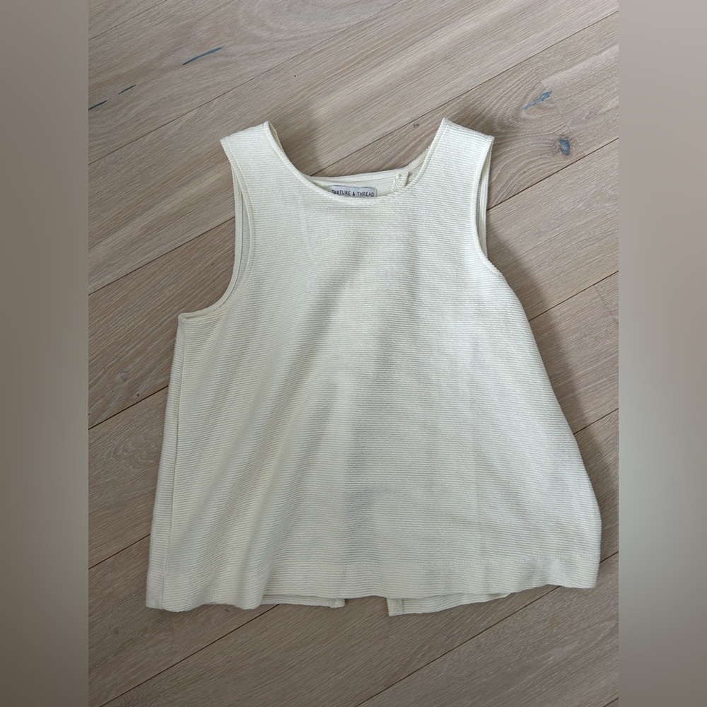 LIKE NEW Madewell Texture & Thread Split-Back Shell Top - Picture 4 of 5